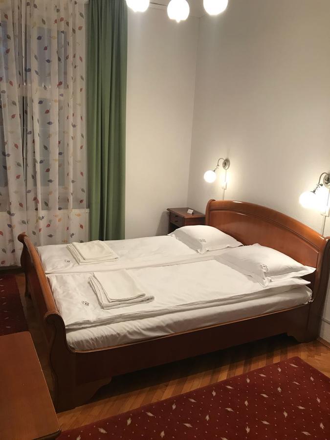 Pensiunea Puiu Popa Codlea Extérieur photo