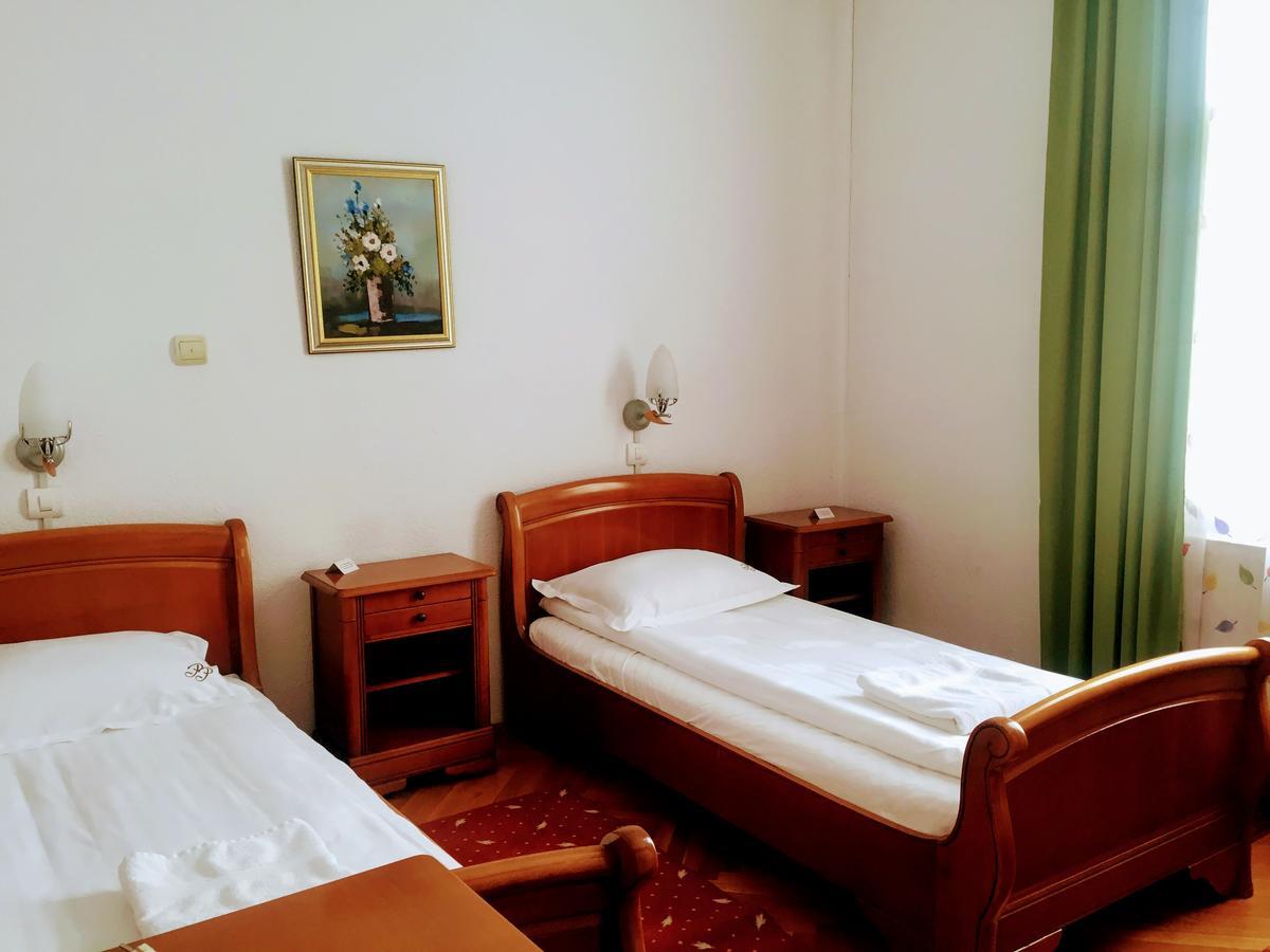 Pensiunea Puiu Popa Codlea Extérieur photo
